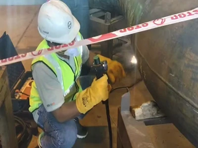 Mesin Pembersihan Berdenyut Laser King Menyampaikan Pembersihan Kimpalan Sifa...